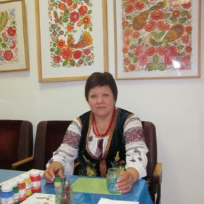 Виставка «Петриківський розпис – веселкова дорога мого життя»